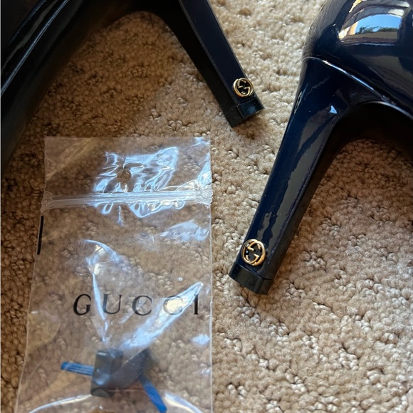 Almost New Gucci GG Navy Patent platform heels - Picture 3 of 15